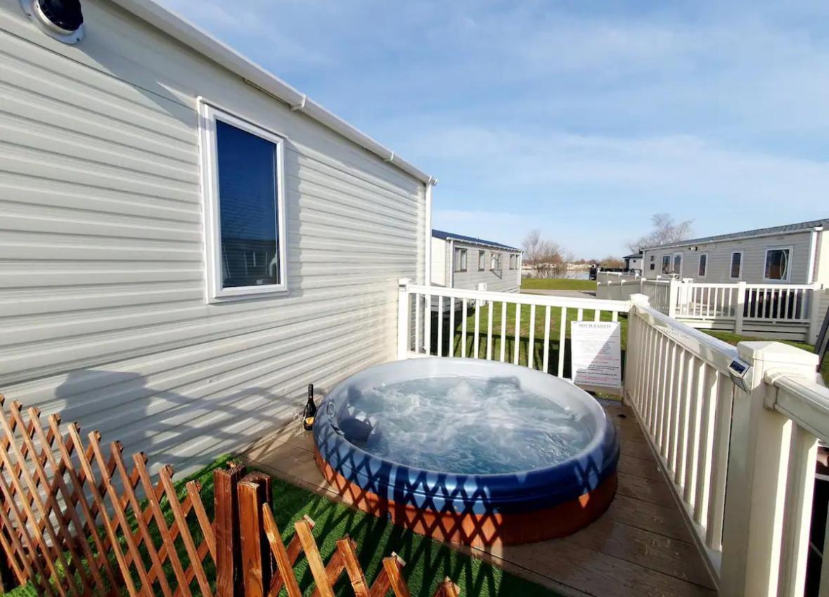 15 Kestrel Close Hot Tub Retreat Tattershall Kültér fotó